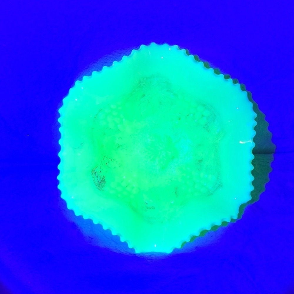 Vintage Northwood Uranium Custard Glass Bowl Grape & Cable Pattern Bowl 7.5" - Picture 1 of 7